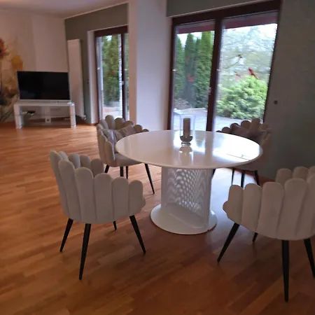 Appartement Exklusive - Direkt Am Waldrand - Grosser Garten Kompett Umzaeunt - Hunde Willkommen - 2 Private Stellplaetze