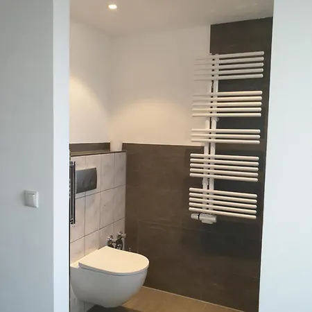 Exklusive - Direkt Am Waldrand - Grosser Garten Kompett Umzaeunt - Hunde Willkommen - 2 Private Stellplaetze Appartement