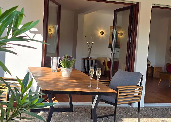 Exklusive - Direkt Am Waldrand - Grosser Garten Kompett Umzaeunt - Hunde Willkommen - 2 Private Stellplaetze *